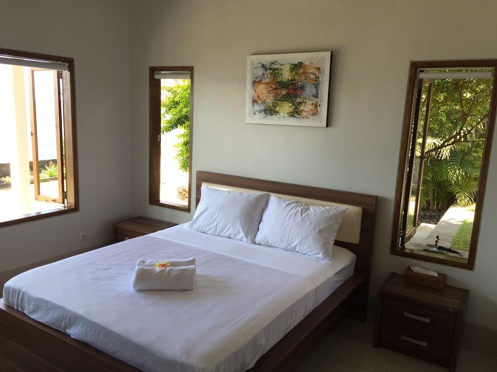 Air Sanih Beach Villa - Room