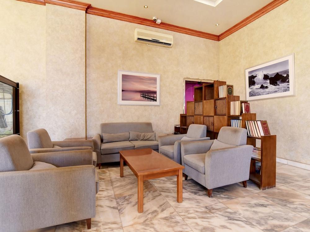OYO 333 Dheyof AlWattan For Hotel Suites - Lobby Sitting Area
