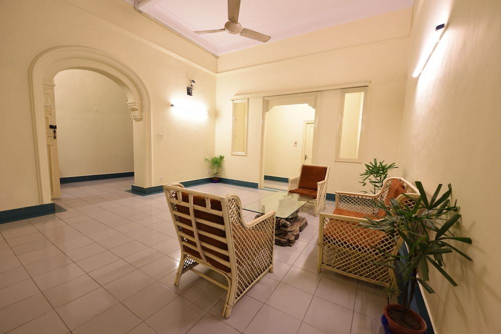 OYO 6760 Chowdhury Estate Premium - Lobby Sitting Area