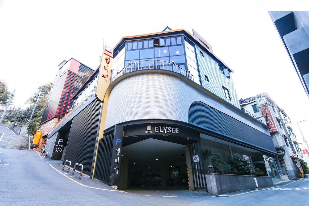 Elysee Hotel - Featured Image