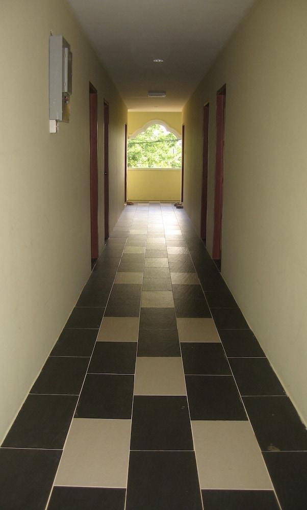 دوارنوج موتل - Hallway