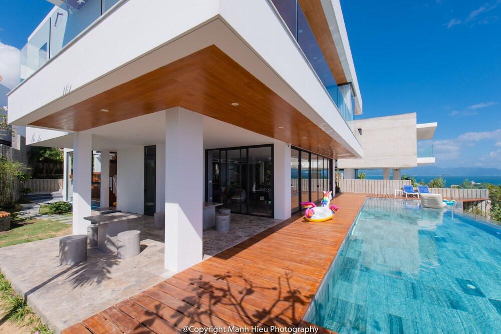 The Trang Luxury Villa - Outdoor Pool