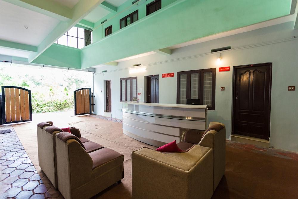 OYO 15598 Cochin Airport Hotel - Lobby Sitting Area