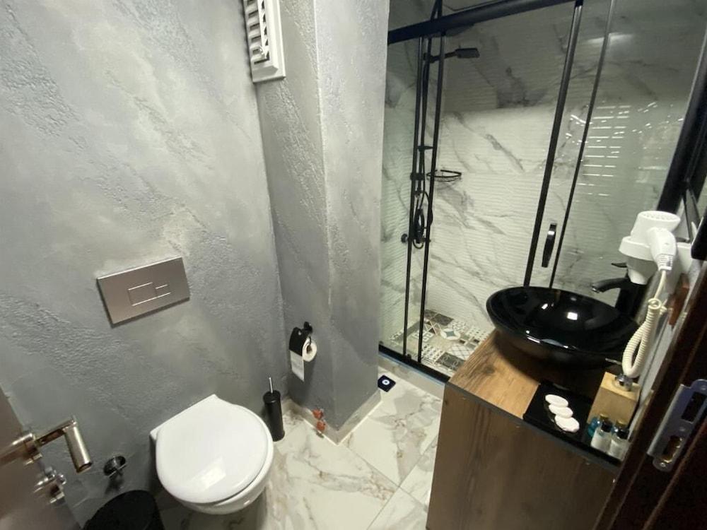 Insta Hotel Karakoy - Bathroom