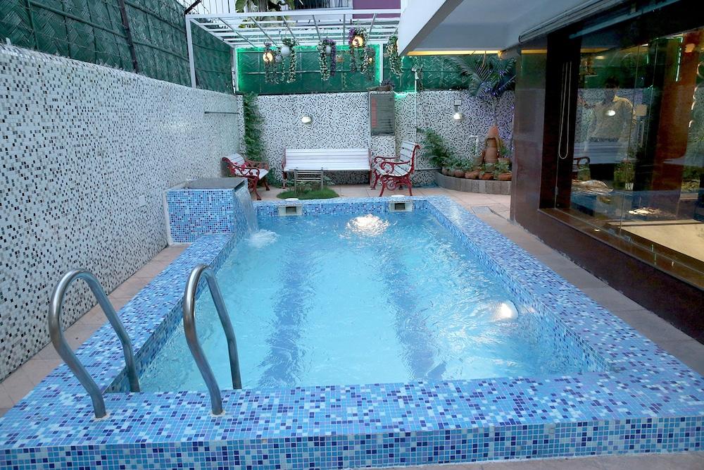 Tatvam Residency - Outdoor Pool