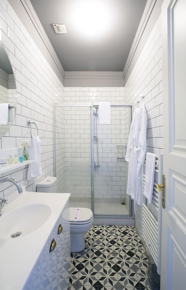 Miel Suites - Bathroom