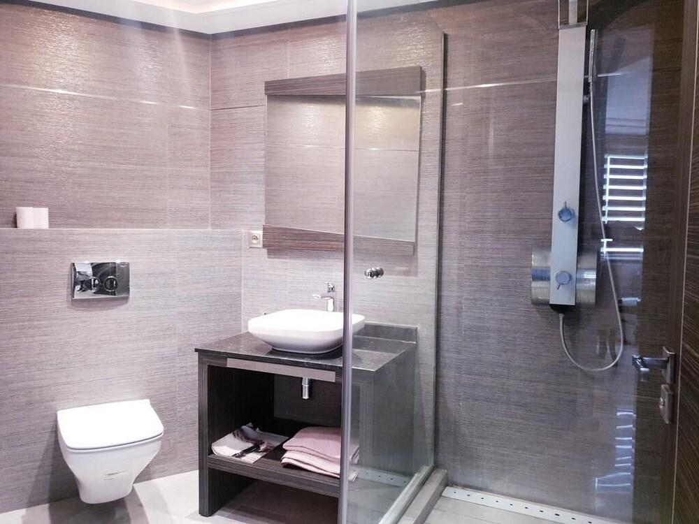 Sabor Luxury Family Apart - Bathroom
