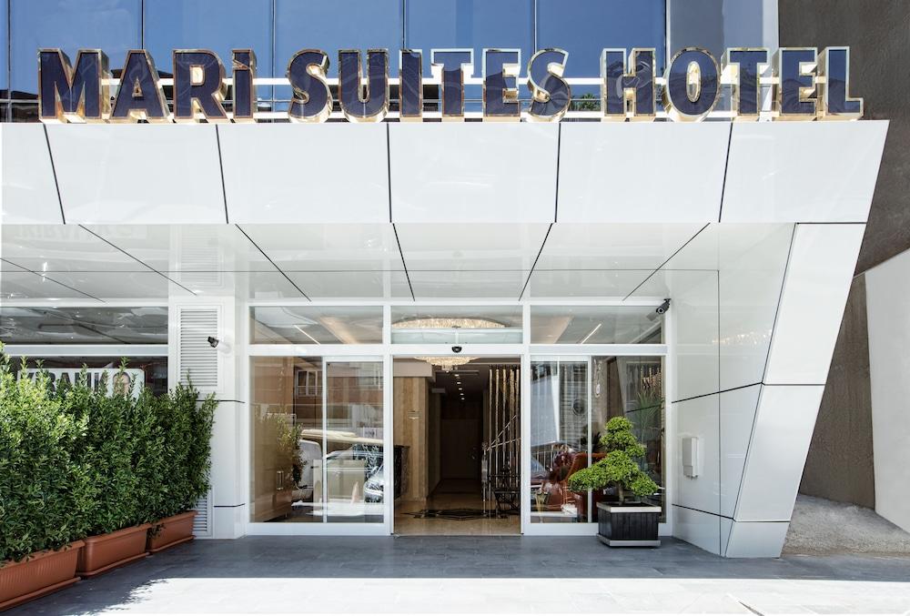 Mari Suites Hotel - Interior Entrance