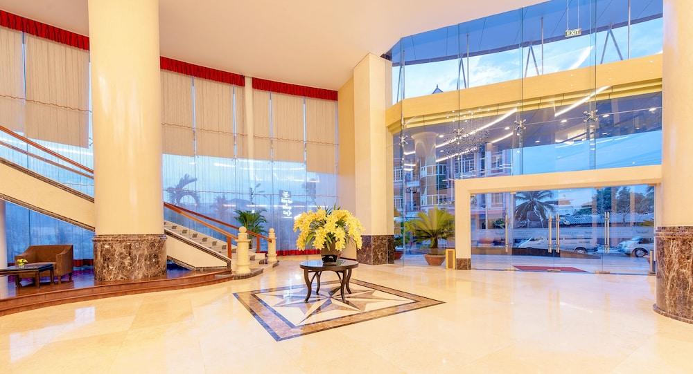 Muong Thanh Grand Nha Trang Hotel - Interior Entrance