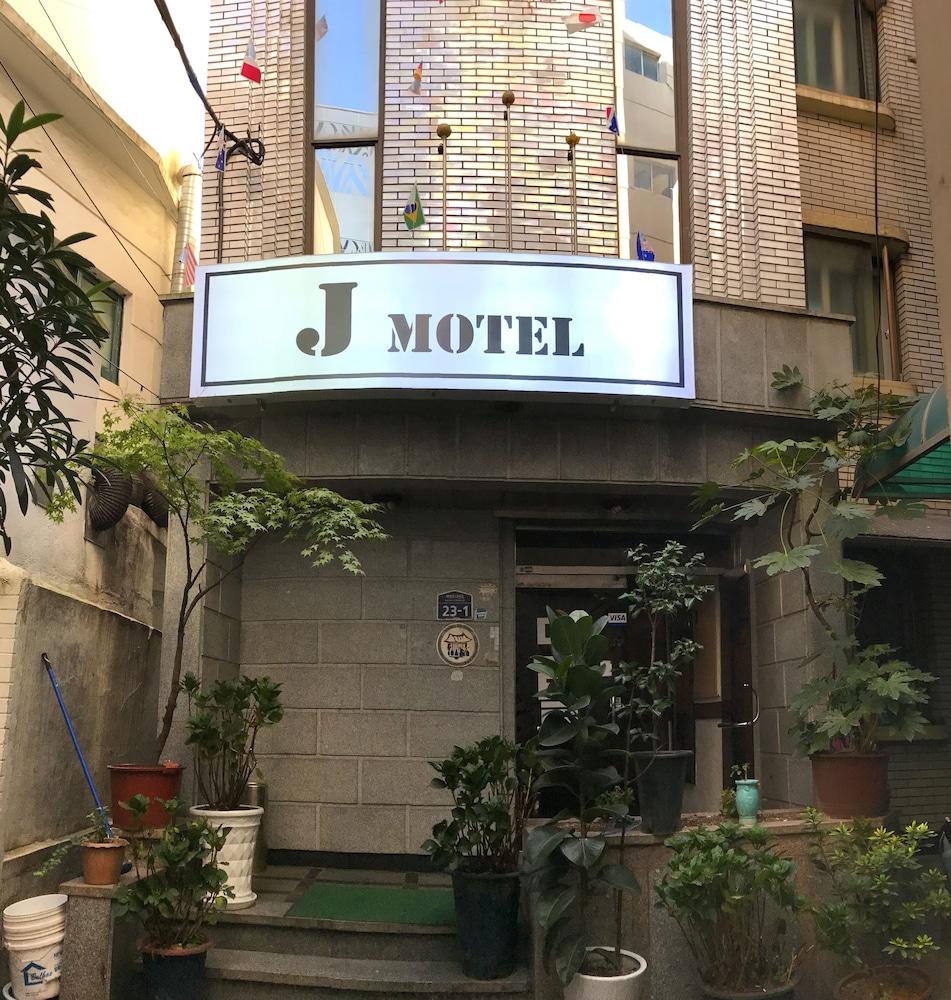 J Motel - Interior Entrance