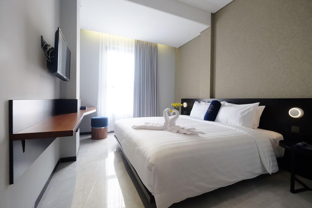 Hotel Youstay Semarang By Sinergi - Room