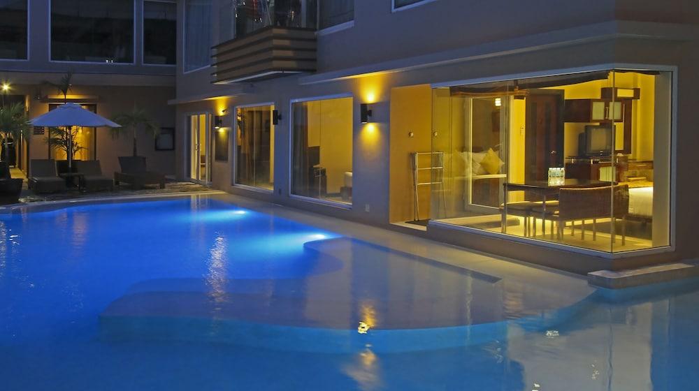 Two Seasons Boracay Resort - Outdoor Pool