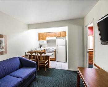 American Inn and Suites - Guestroom