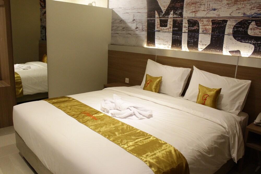 Triizz Hotel Semarang by Royal Singosari - Room