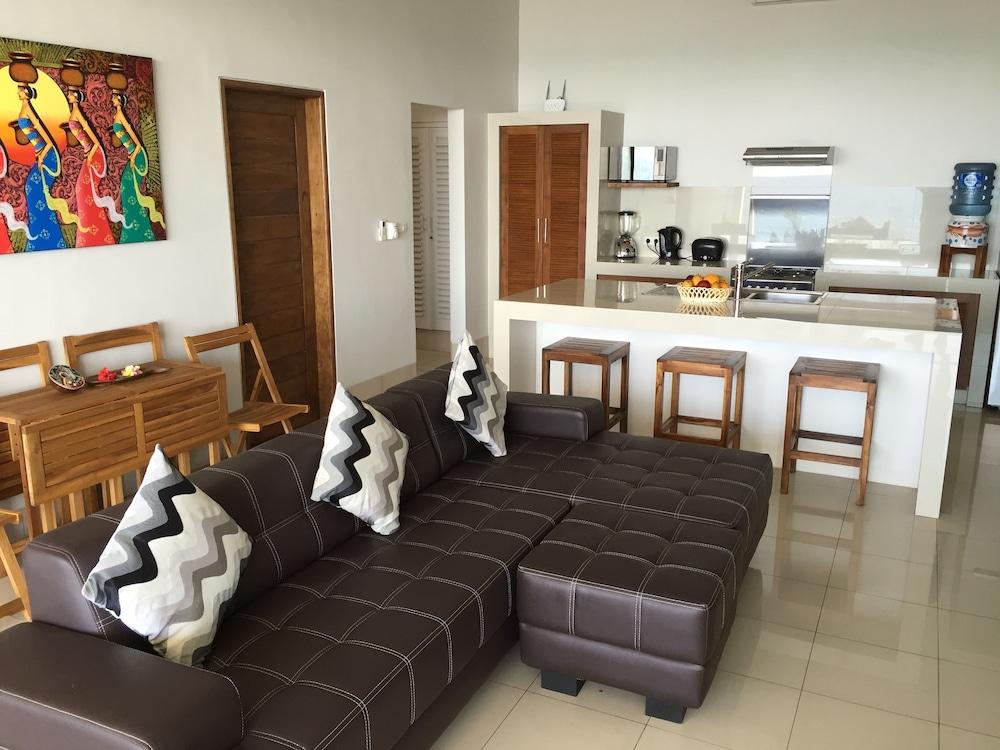 Air Sanih Beach Villa - Living Area