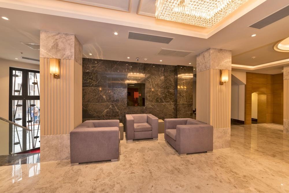 Golden Royal Hotel & Spa - Lobby Sitting Area