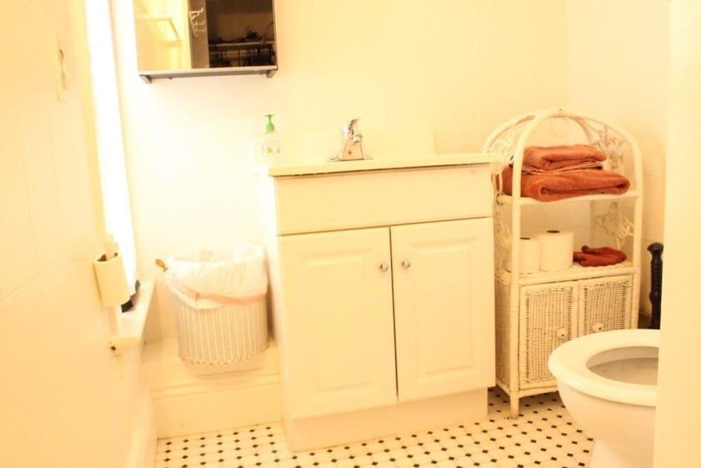 كولي فالي سويت هوليداي - Bathroom