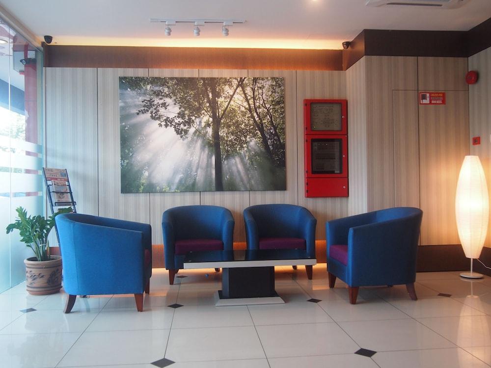 Aero Star Hotel - Lobby Sitting Area
