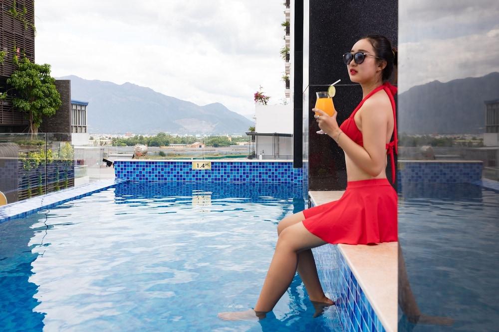 Red Sun Nha Trang Hotel - Outdoor Pool