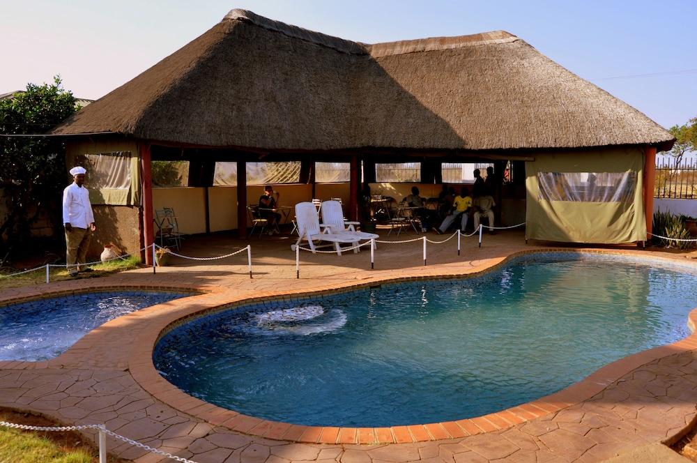 Wane Guest Lodge - Outdoor Pool