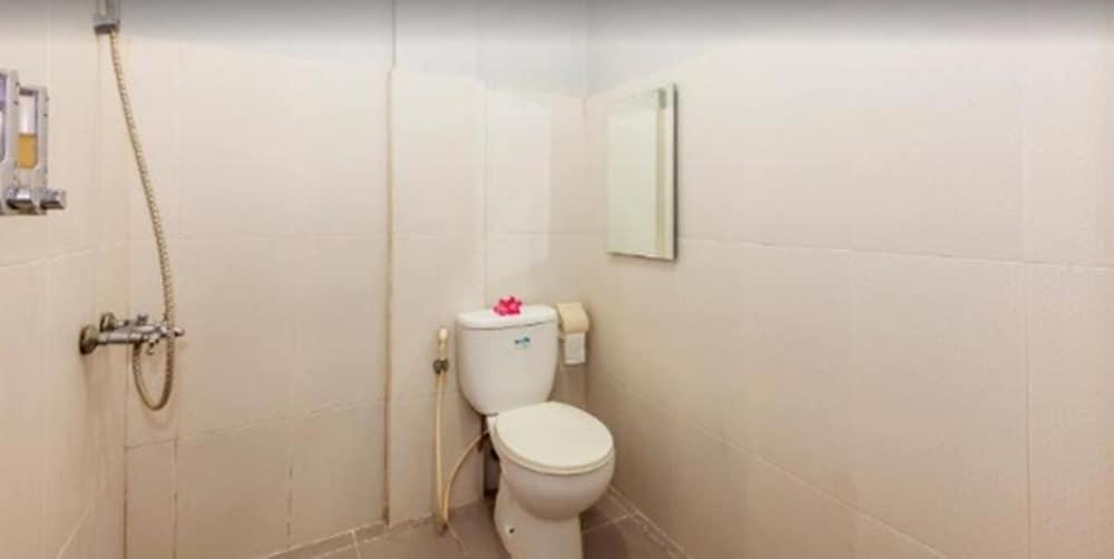 Karana Residence - Bathroom
