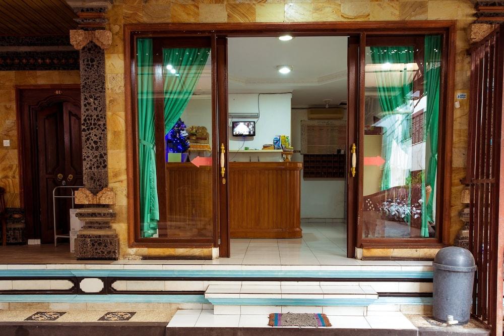 Segara Sadhu Inn Kuta by ecommerceloka - Reception