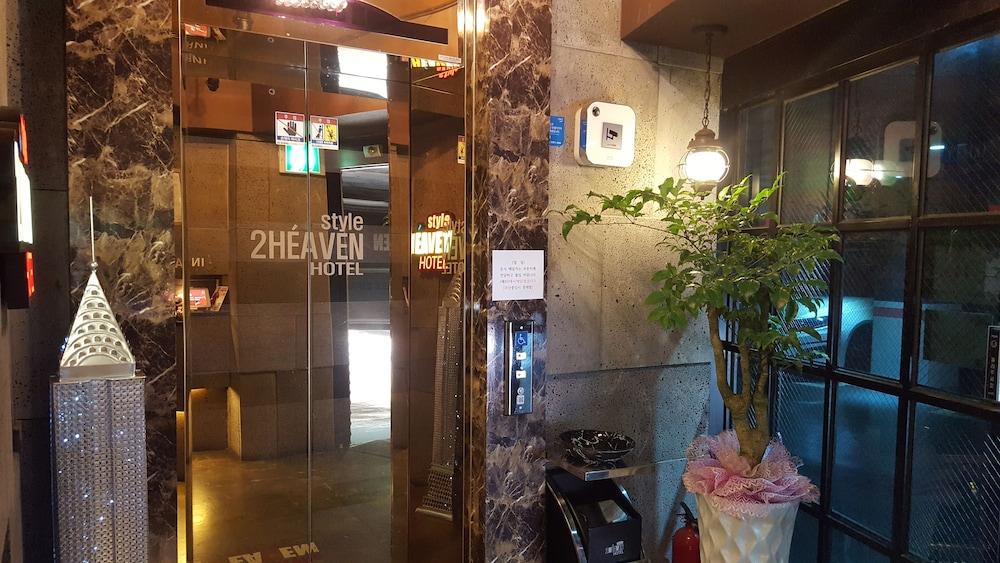 2 Heaven Hotel Dongnaegu - Interior Entrance