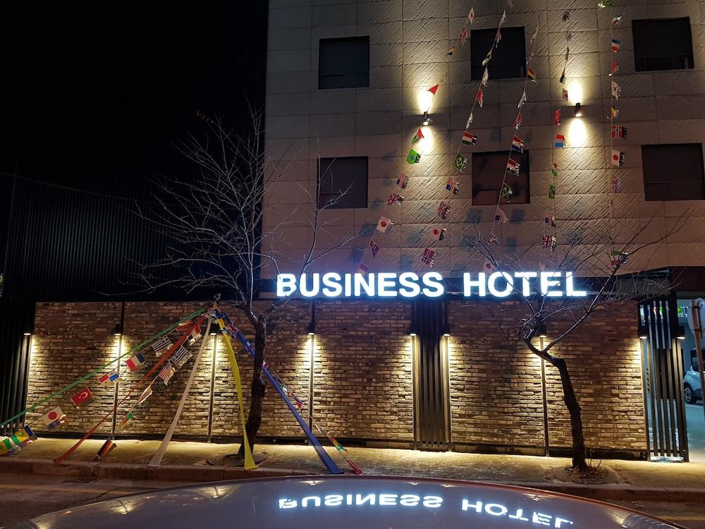 Business Hotel - Featured Image