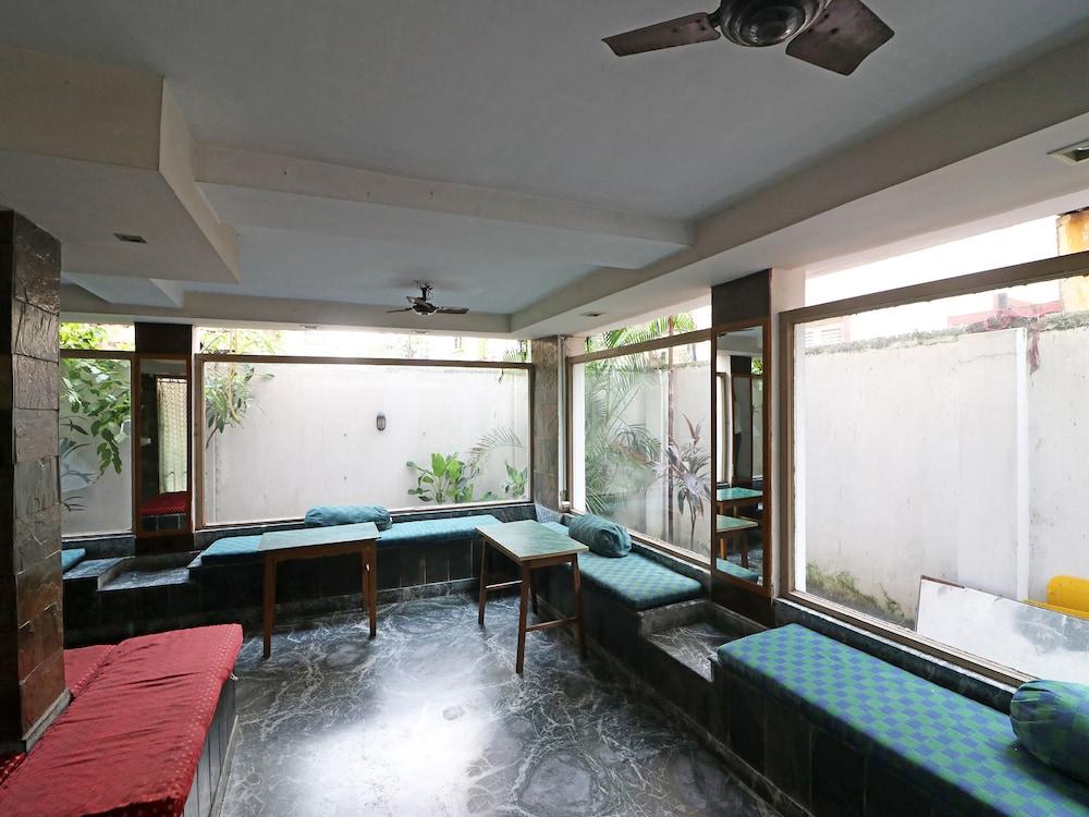 OYO 4219 Ratnakar Residency - Lobby Sitting Area