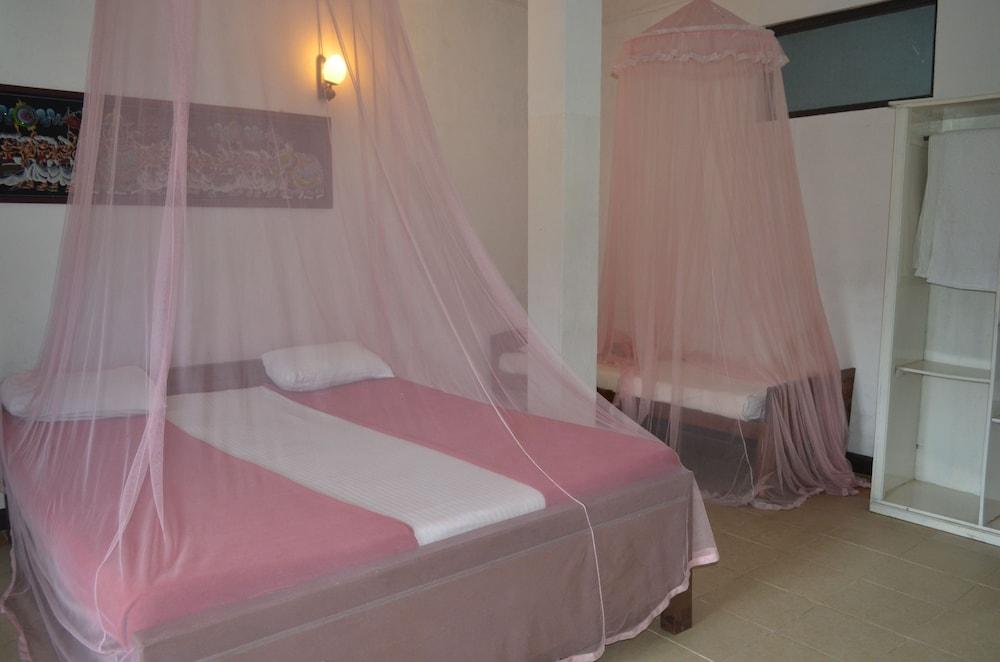 Rawana Holiday Resort - Room