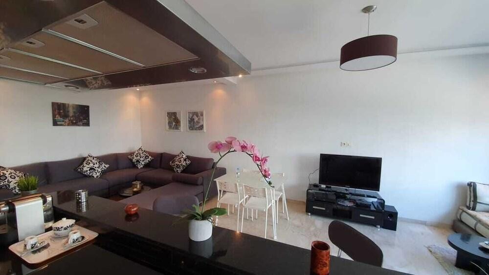 Comfortable appartment near Villa Paul - Living Room
