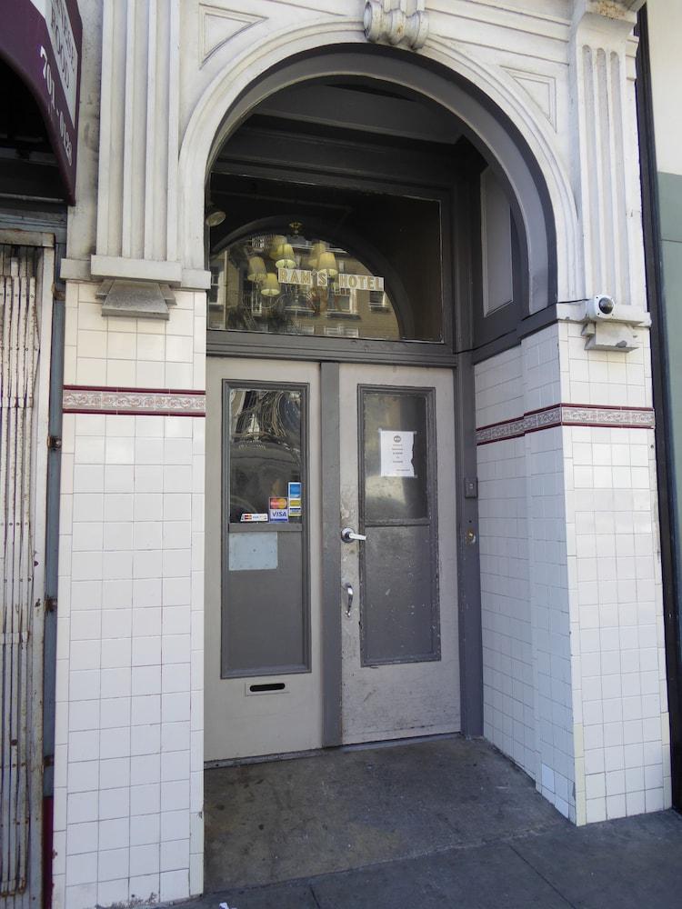 رامز هوتل - Interior Entrance