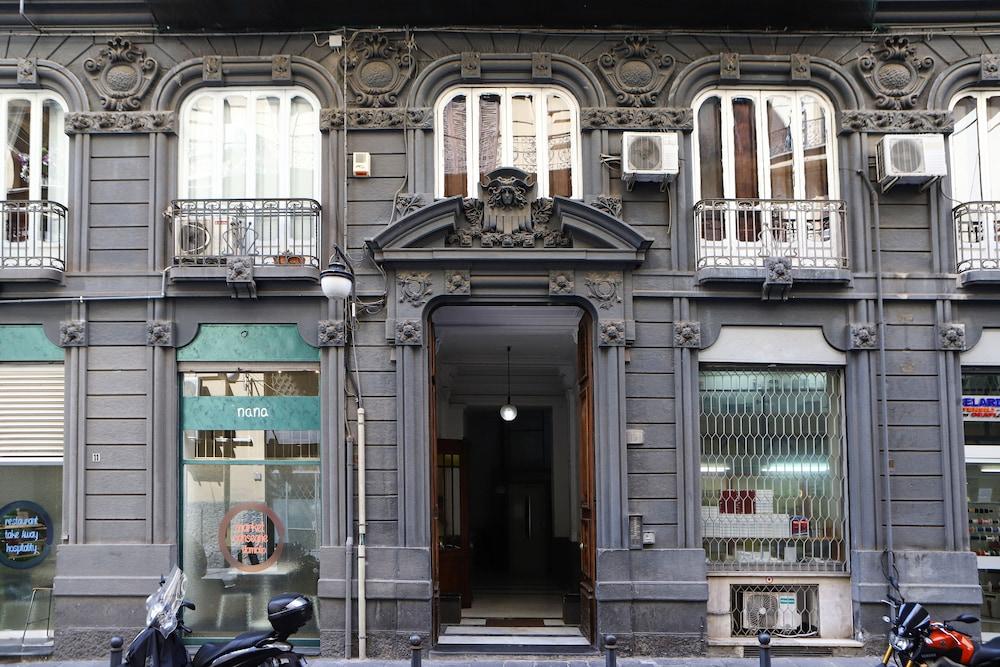 Ciccone Apartments nel centro di Napoli - Featured Image
