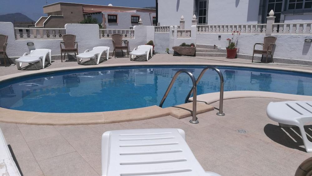 Emblema Suites - Adults Only - Outdoor Pool