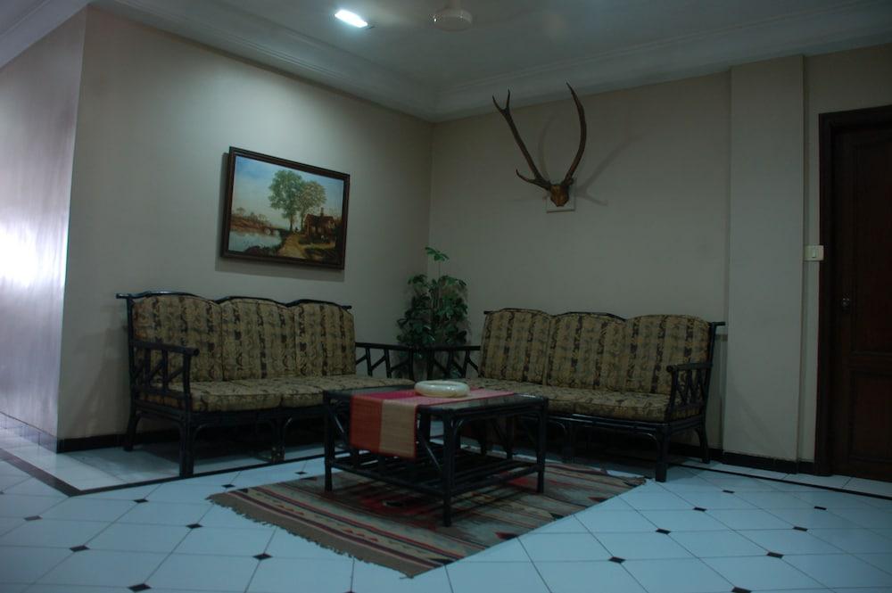 Park Palace Hotel - Lobby Sitting Area