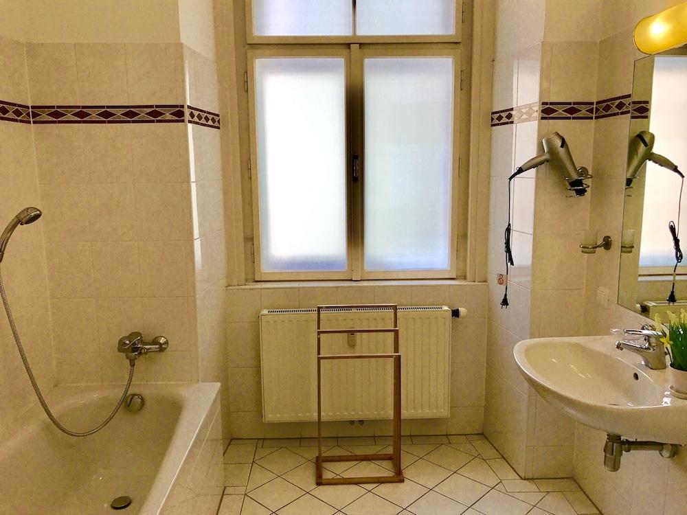 يونايتد هومز أبارتمنتس فيينا - Bathroom