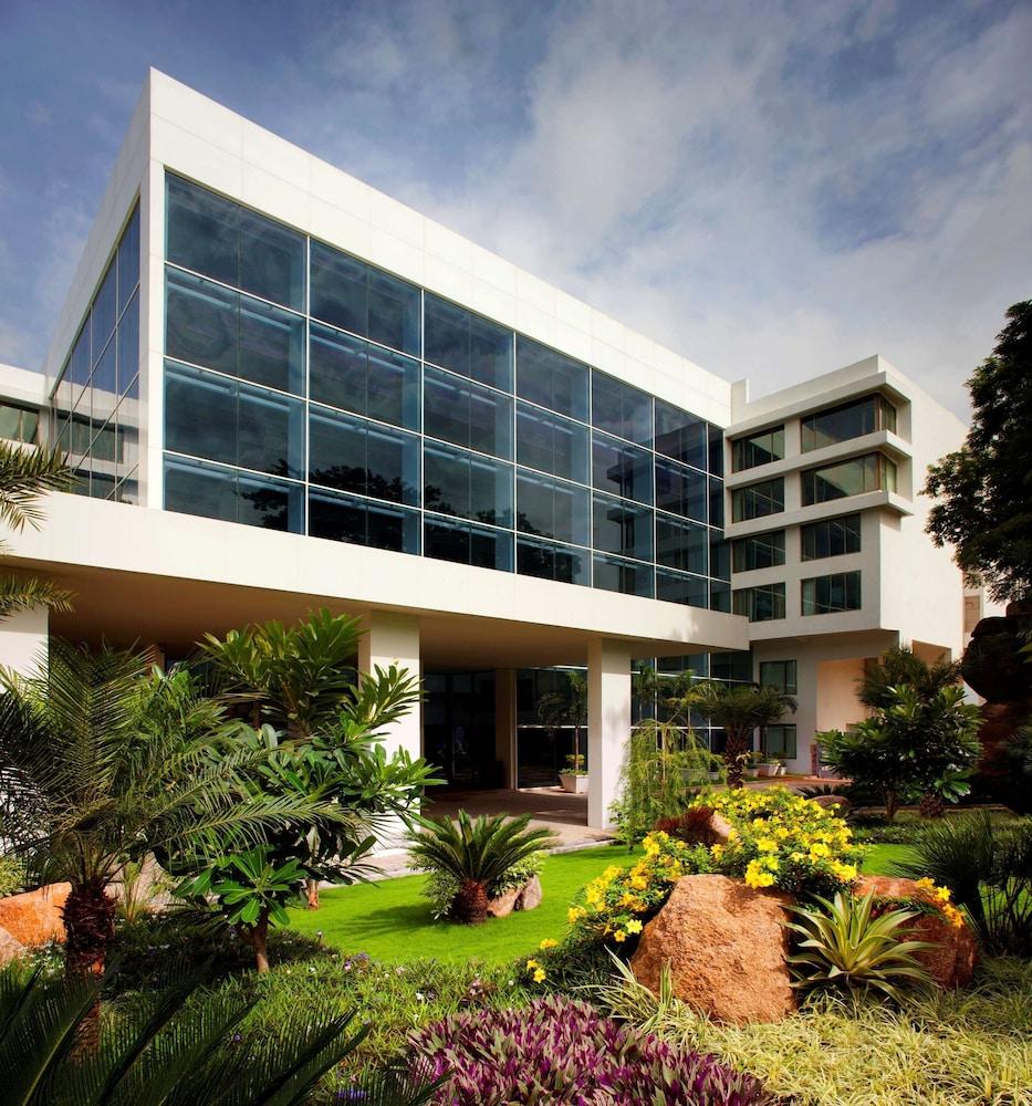 Radisson Blu Plaza Hotel Hyderabad Banjara Hills - Exterior