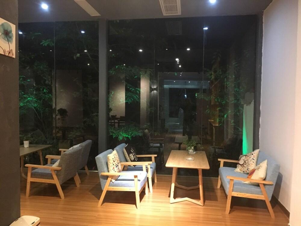 YANGSHUOYUESUSHUIAN - Lobby Sitting Area