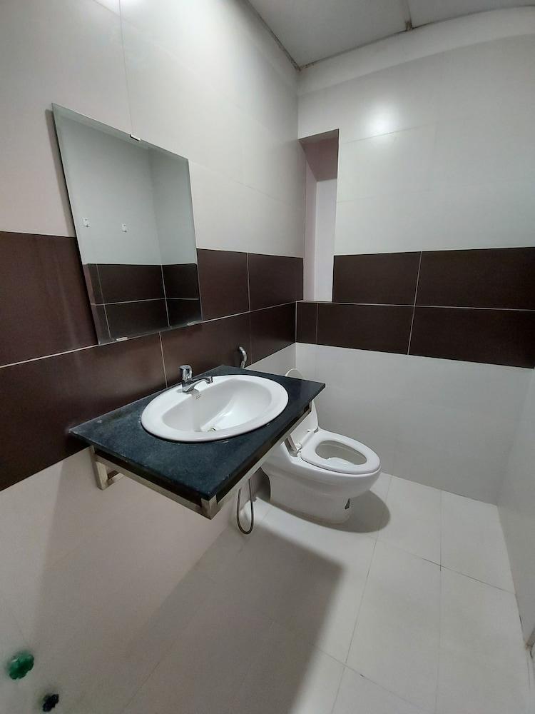 Son Tra Apartment - Bathroom Sink