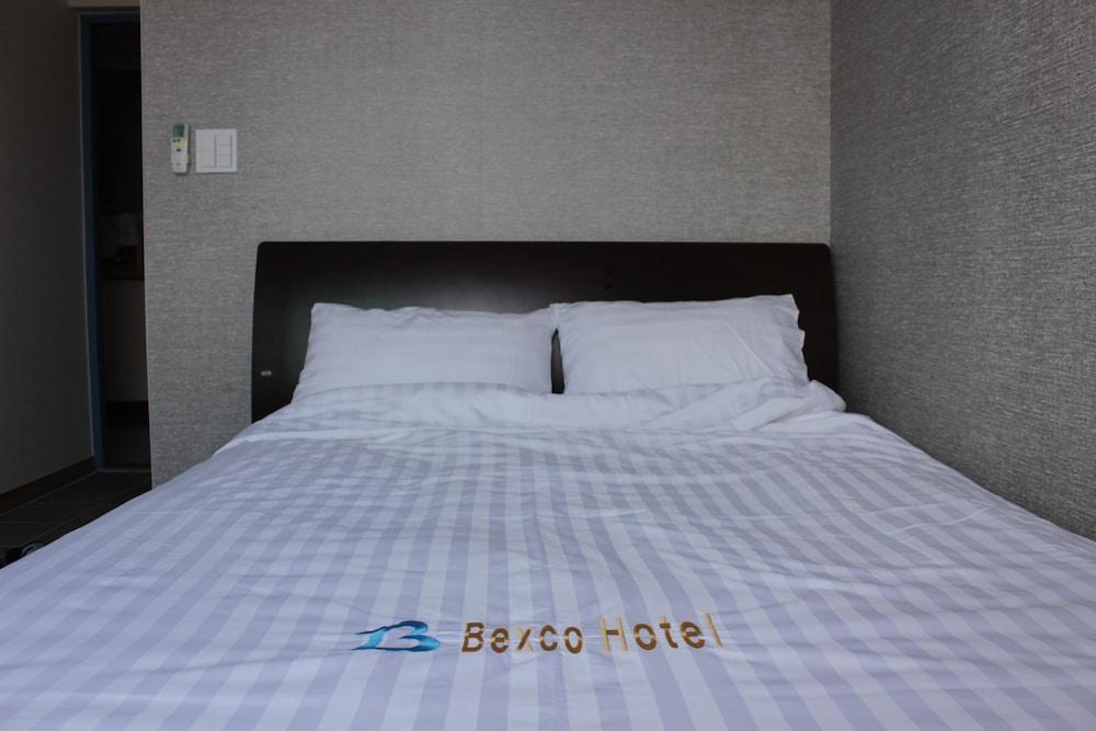 Bexco Hostel B&B - Room