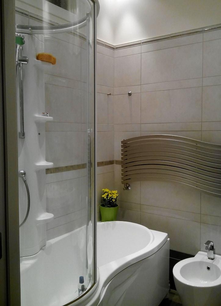 دولتشي فيتا فوميرو - Bathroom