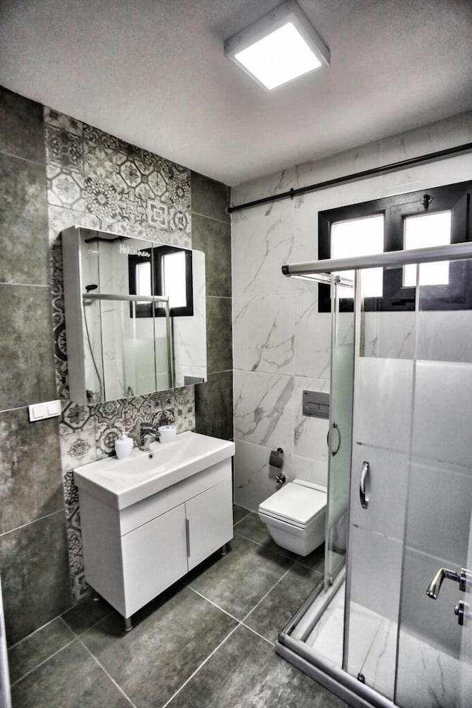 Hekimhan Hotel - Bathroom