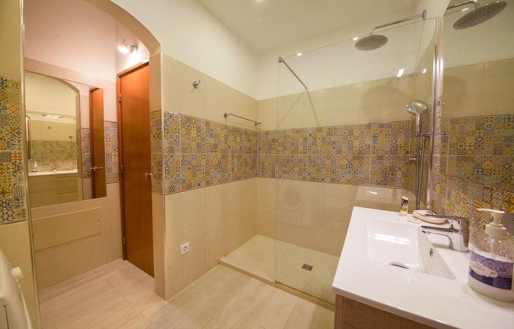 A08 - Magnólia Sea View Apartment by DreamAlgarve - Bathroom
