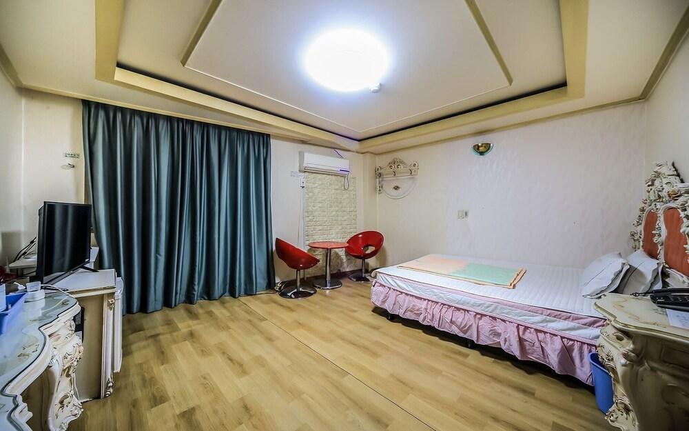 Busan Sujeongdong Hill - Room