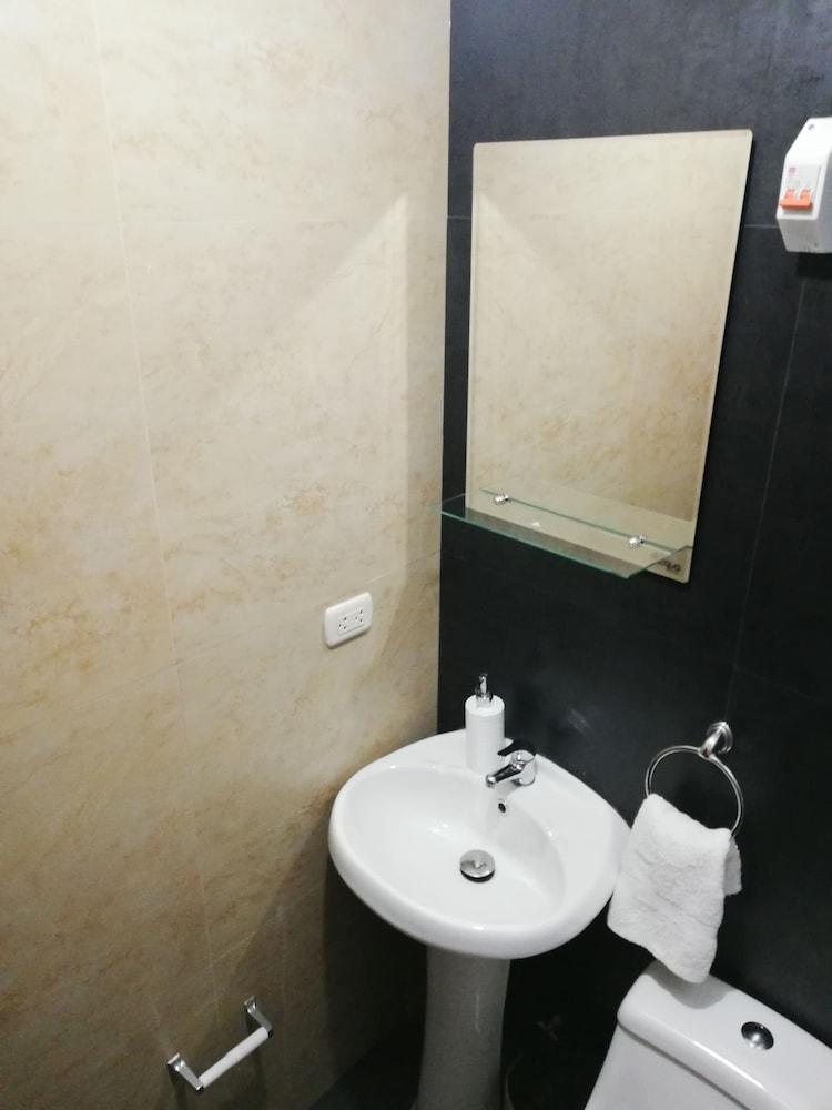 Departamentos Arequipa Inn - Bathroom Sink