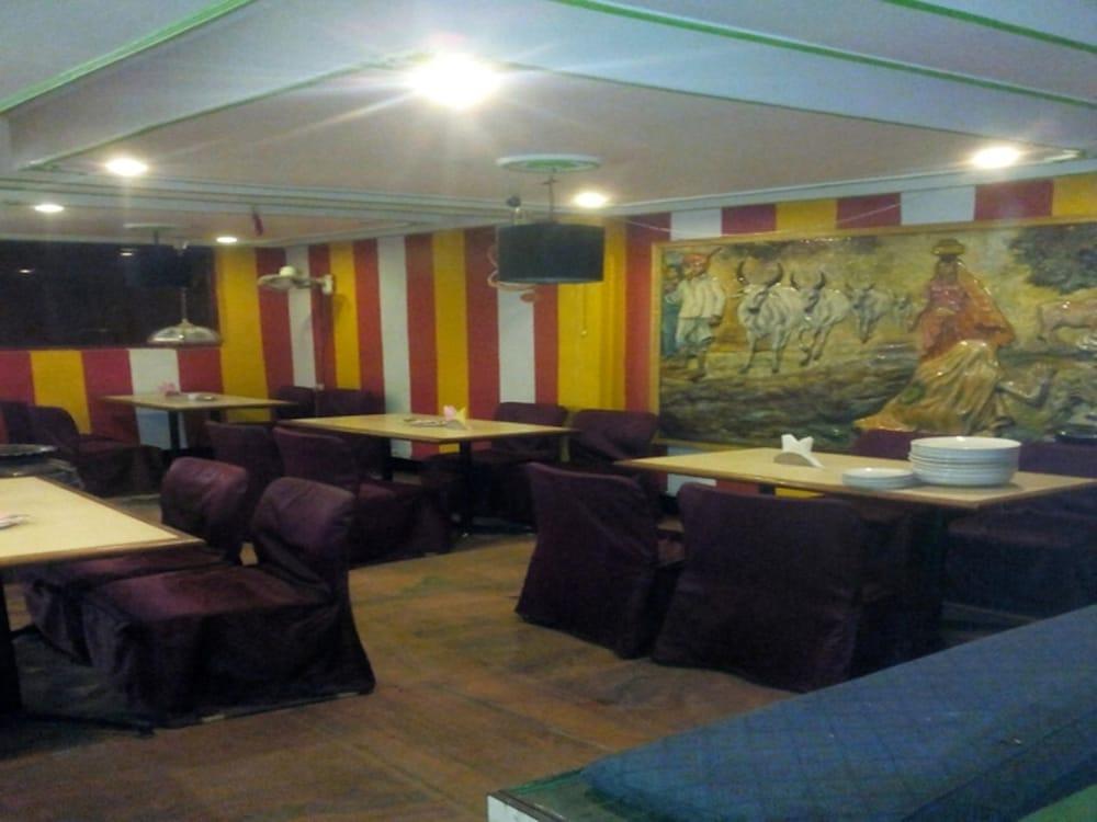 Sheelas Guest House & Restaurant - Restaurant
