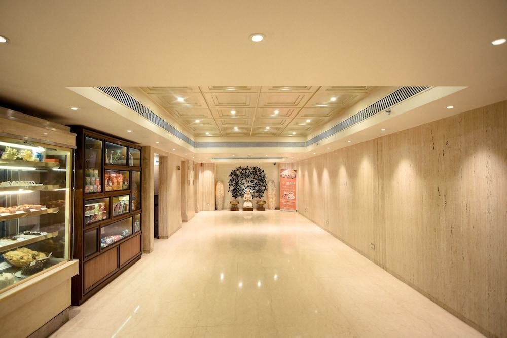Monotel Luxury Business Hotel - Lobby