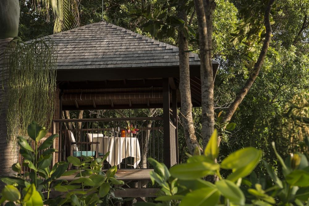 Four Seasons Resort Seychelles - Property Grounds