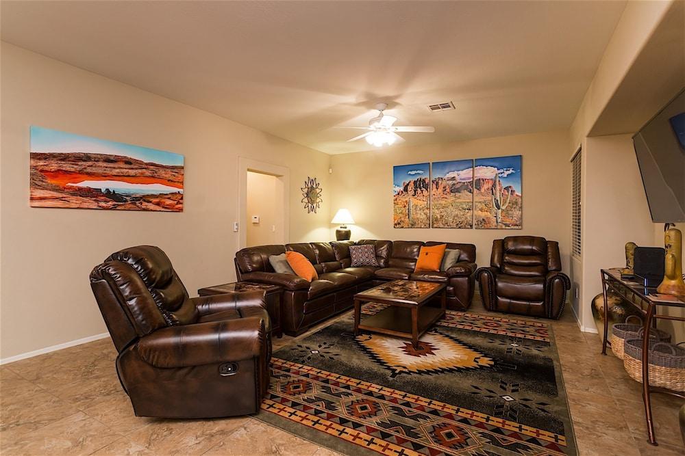 Valley of the Sun 5 BR by Casago - Room
