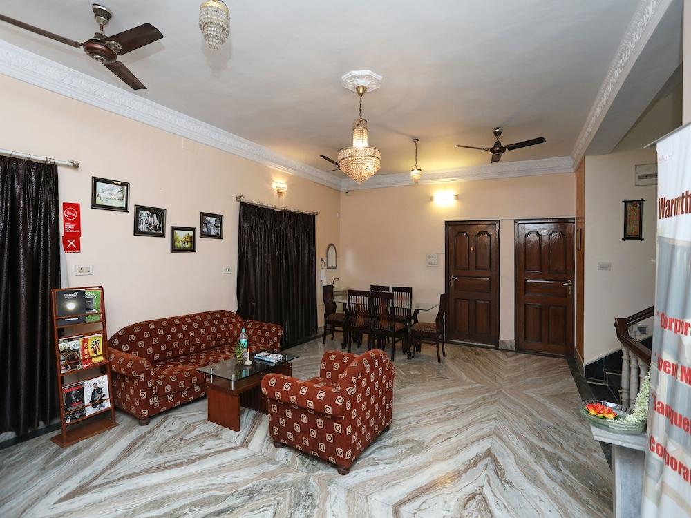OYO 16495 Kolkata Inn - Lobby Sitting Area